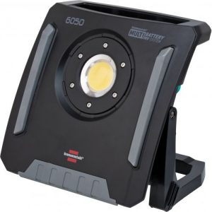 Brennenstuhl-1173140600-Foco híbrido LED 6050 MH con toma de corriente + MULTI BATTERY SYSTEM compatible con baterías de 18V (IP65)